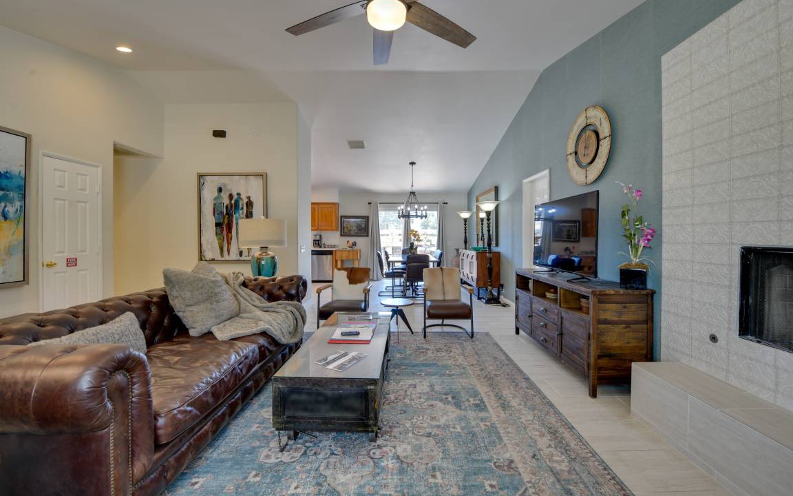 Photo of Livingroom in Morongo Valley