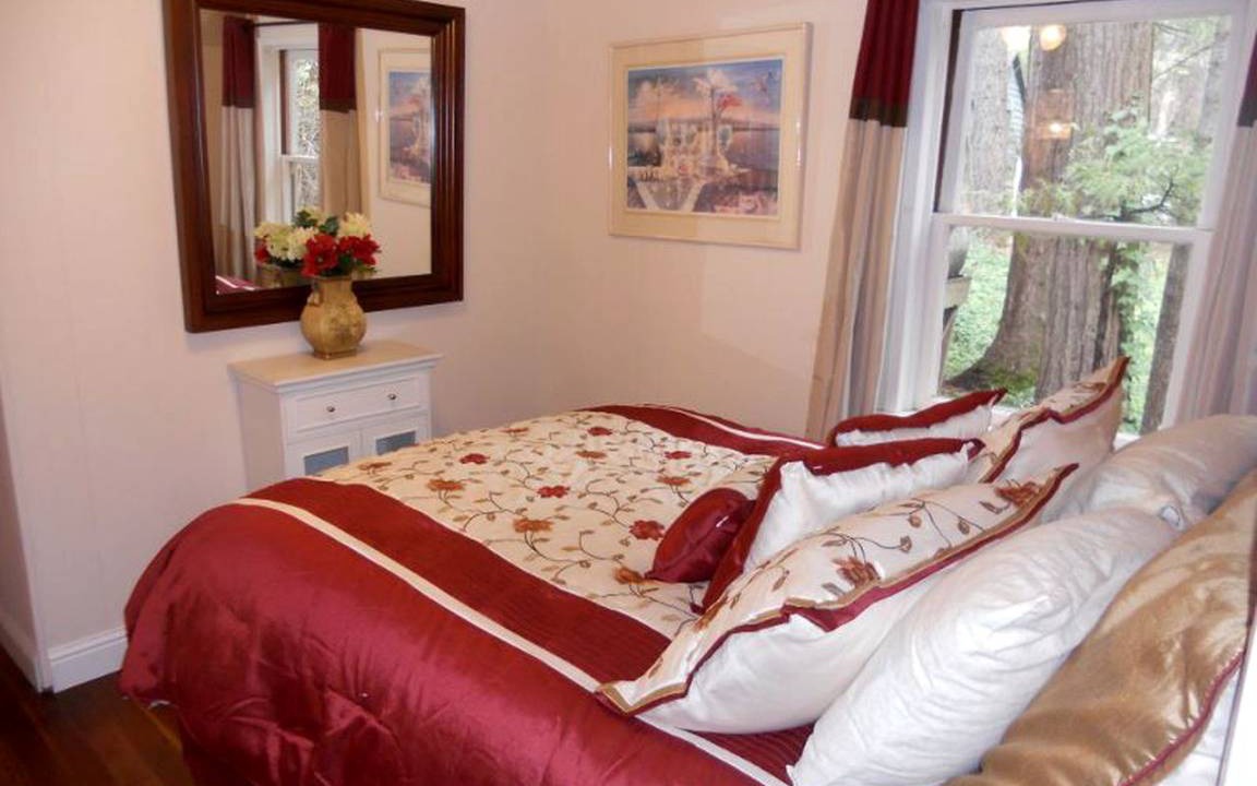 Photo of Bedroom in Shingletown
