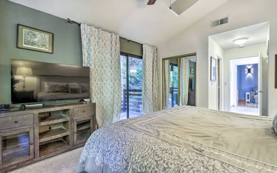 Photo of Bedroom in Guerneville