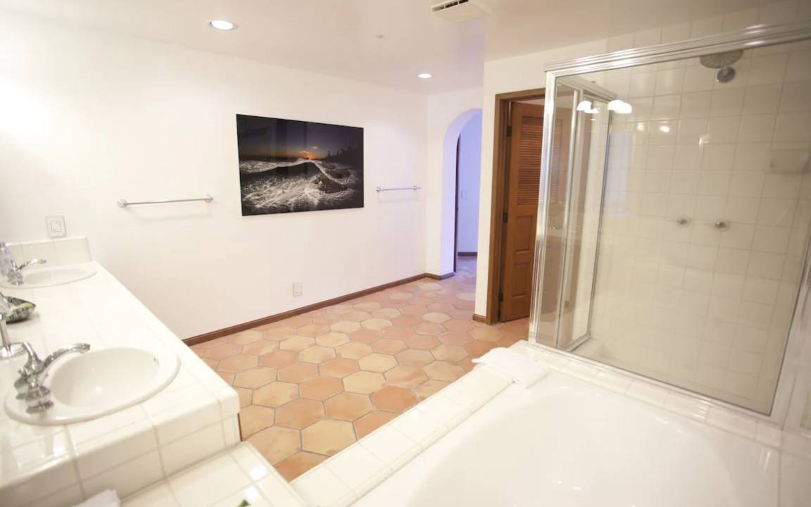 Photo of Bathroom in Avalon