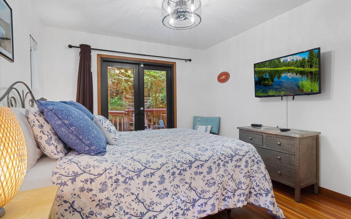 Photo of Bedroom in Guerneville