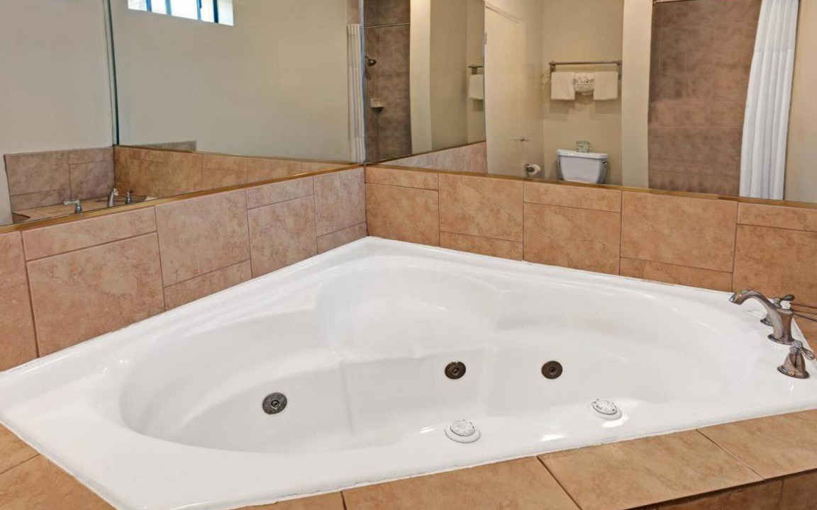 Photo of Bathroom in Lamanda Park