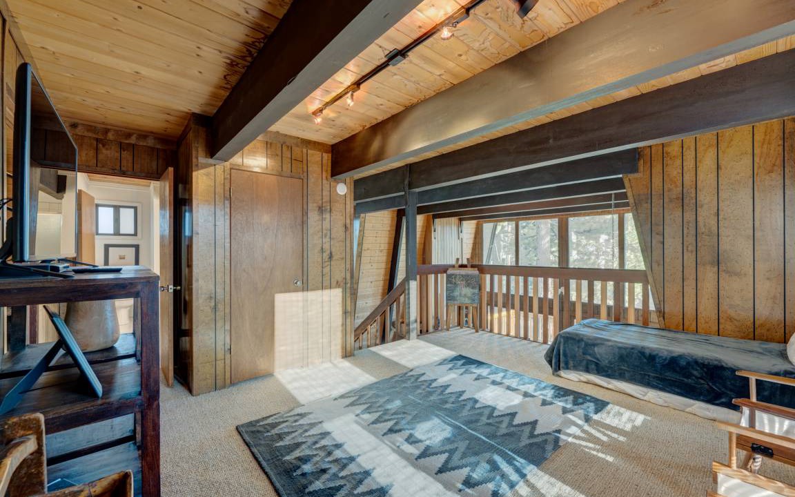 Photo of Bedroom in Lake Forest