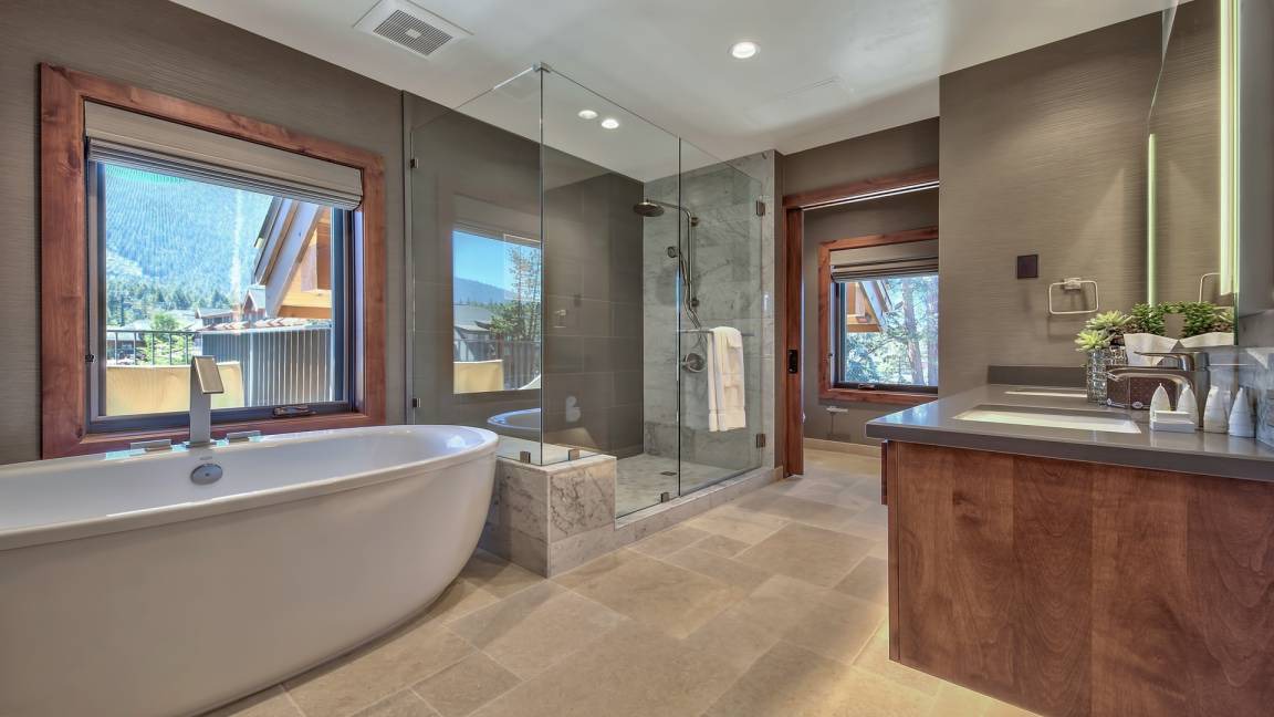 Photo of Bathroom in Lakeside Park