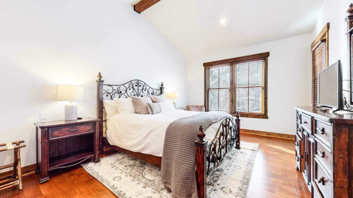 Photo of Bedroom in Mammoth Lakes