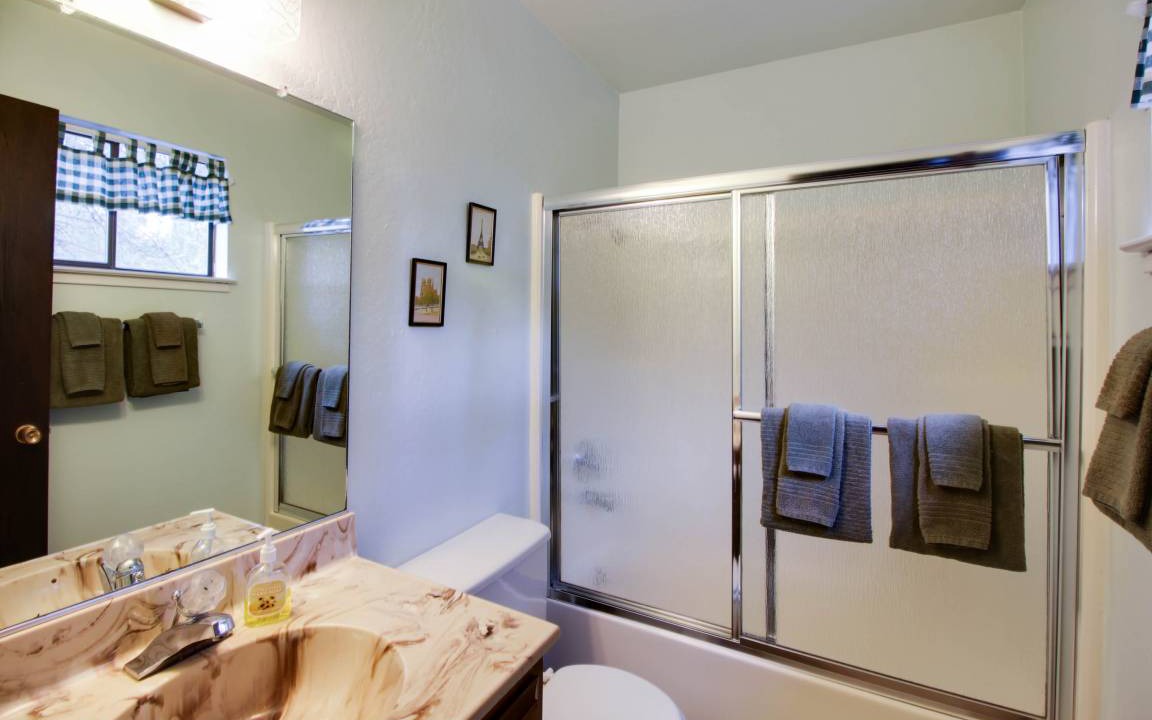 Photo of Bathroom in Al Tahoe