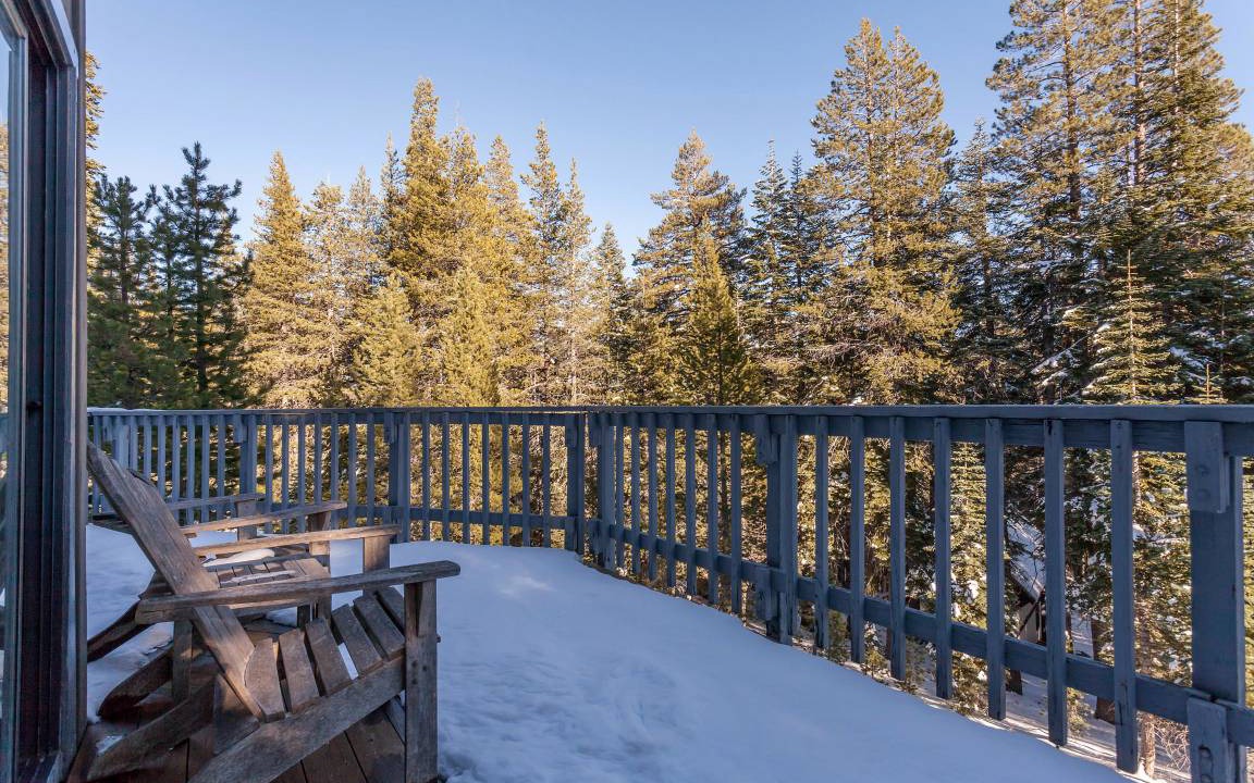 Photo of Patio Balcony in Serene Lakes