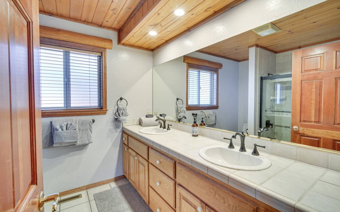 Photo of Bathroom in Castle Glen Estates
