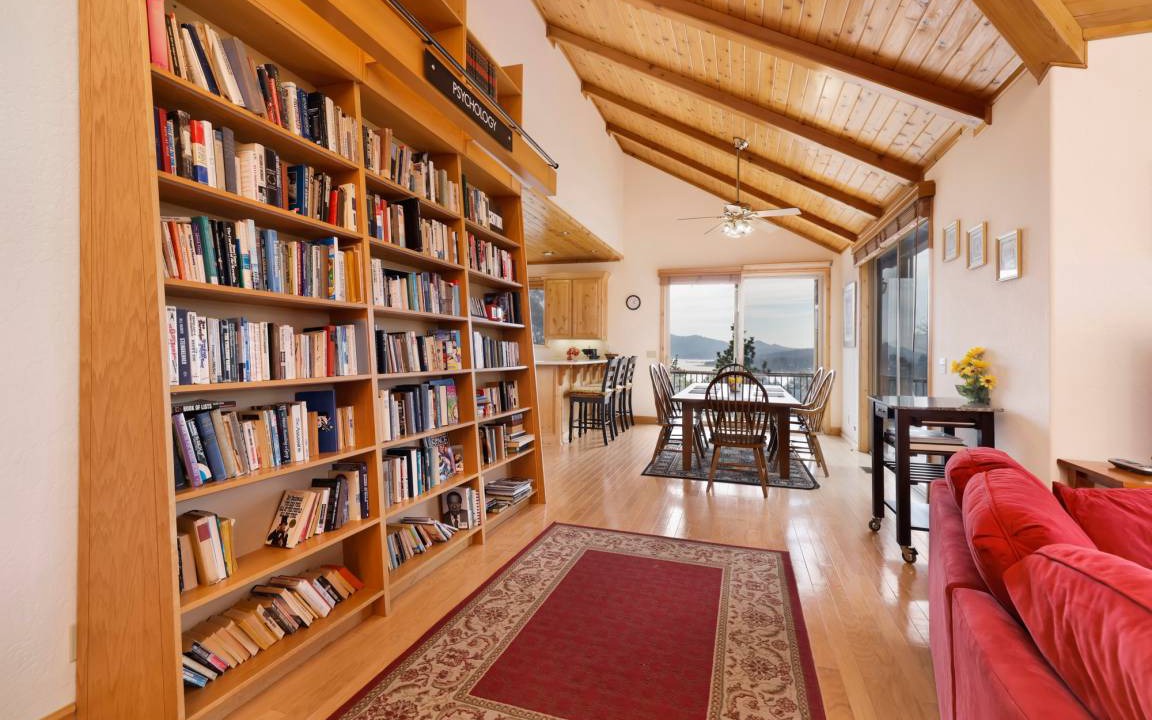 Photo of Livingroom in Castle Glen Estates