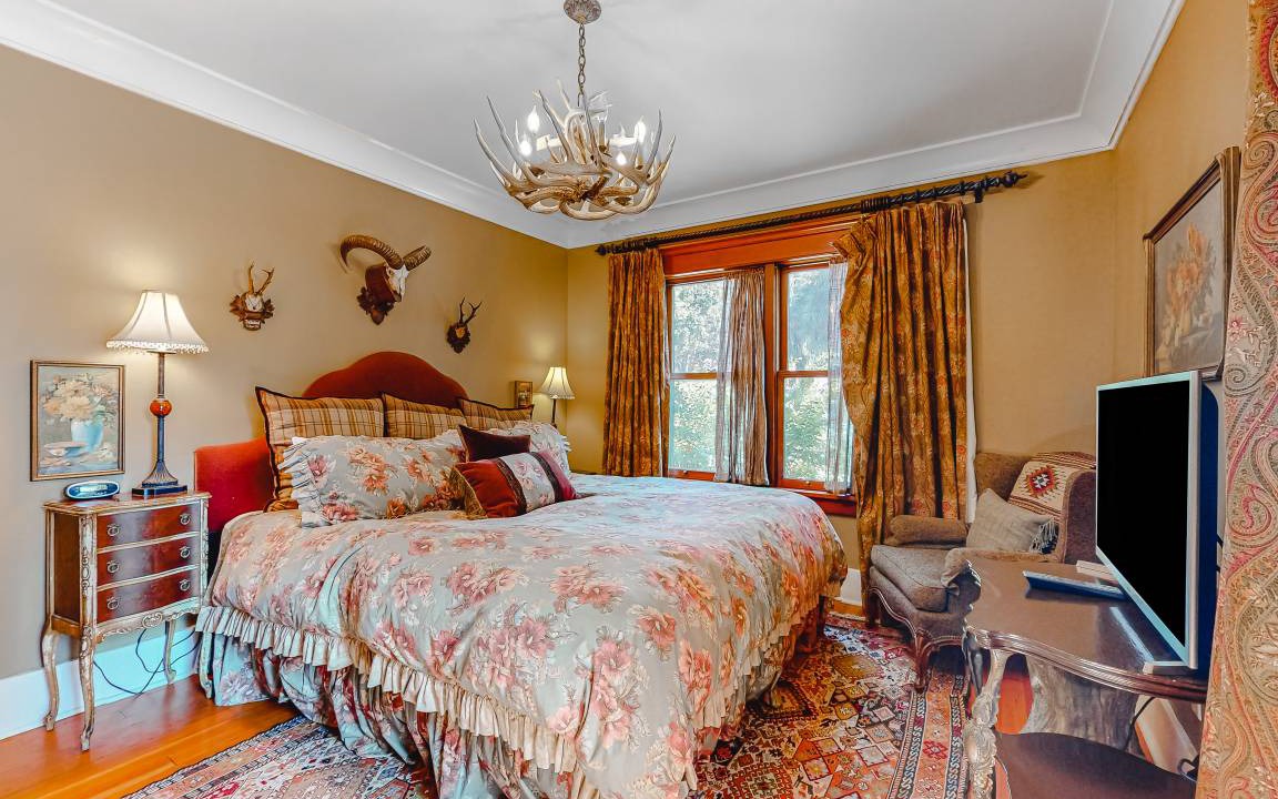 Photo of Bedroom in Guerneville