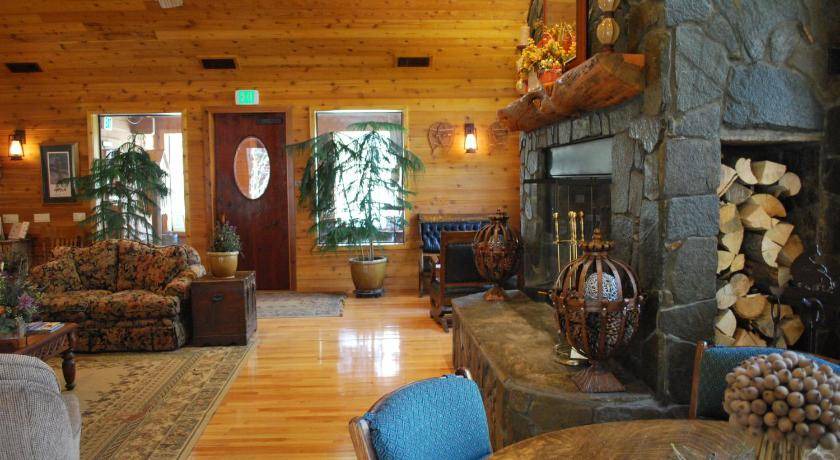 Photo of Livingroom in June Lake