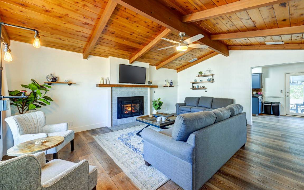 Photo of Livingroom in Oakhurst