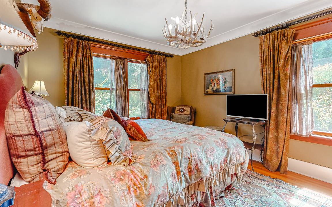 Photo of Bedroom in Guerneville