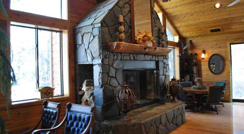 Photo of Livingroom in June Lake
