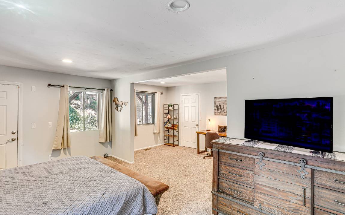 Photo of Bedroom in Crestline