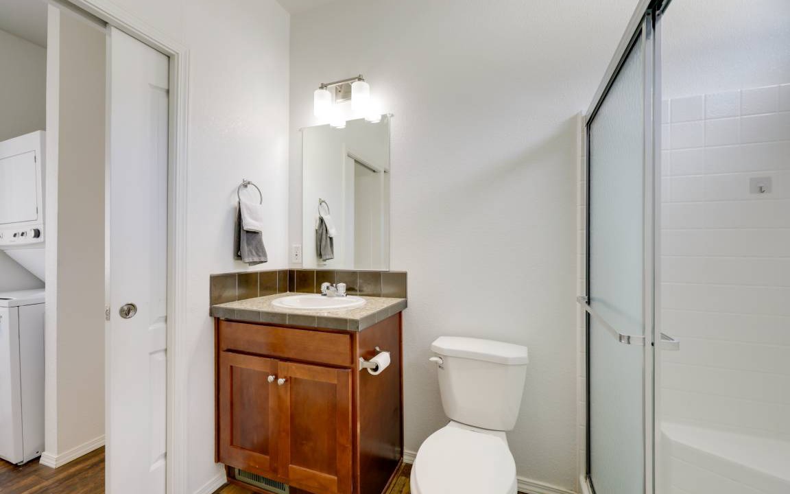 Photo of Bathroom in Oak View