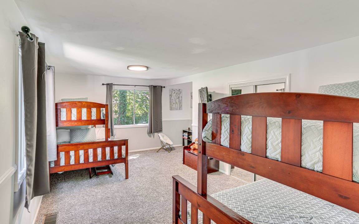 Photo of Bedroom in Crestline
