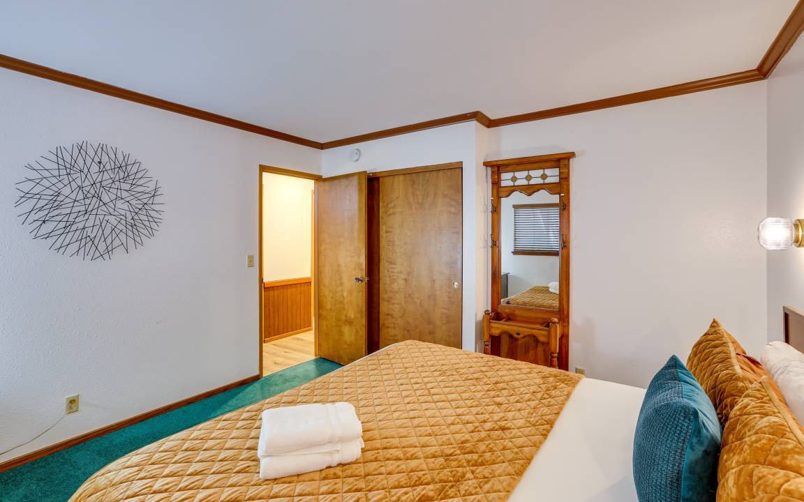 Photo of Bedroom in Twin Peaks