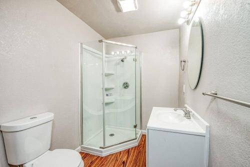 Photo of Bathroom in Raisin