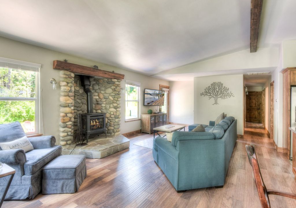 Photo of Livingroom in Tahoe Pines
