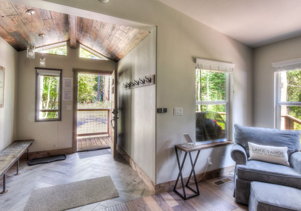 Photo of Livingroom in Tahoe Pines