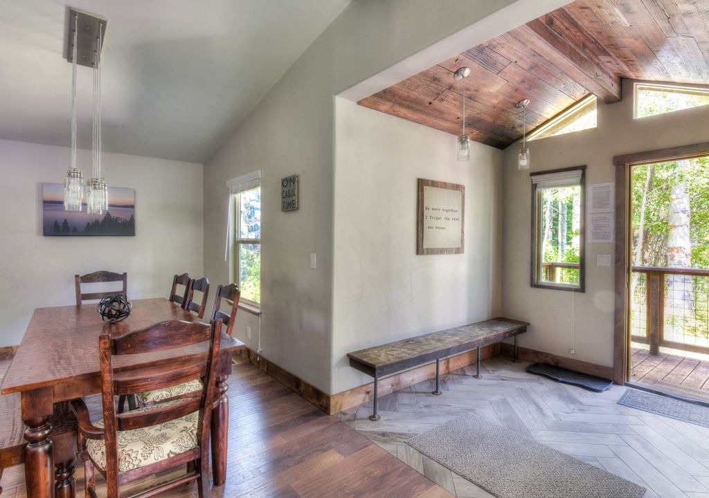 Photo of Livingroom in Tahoe Pines