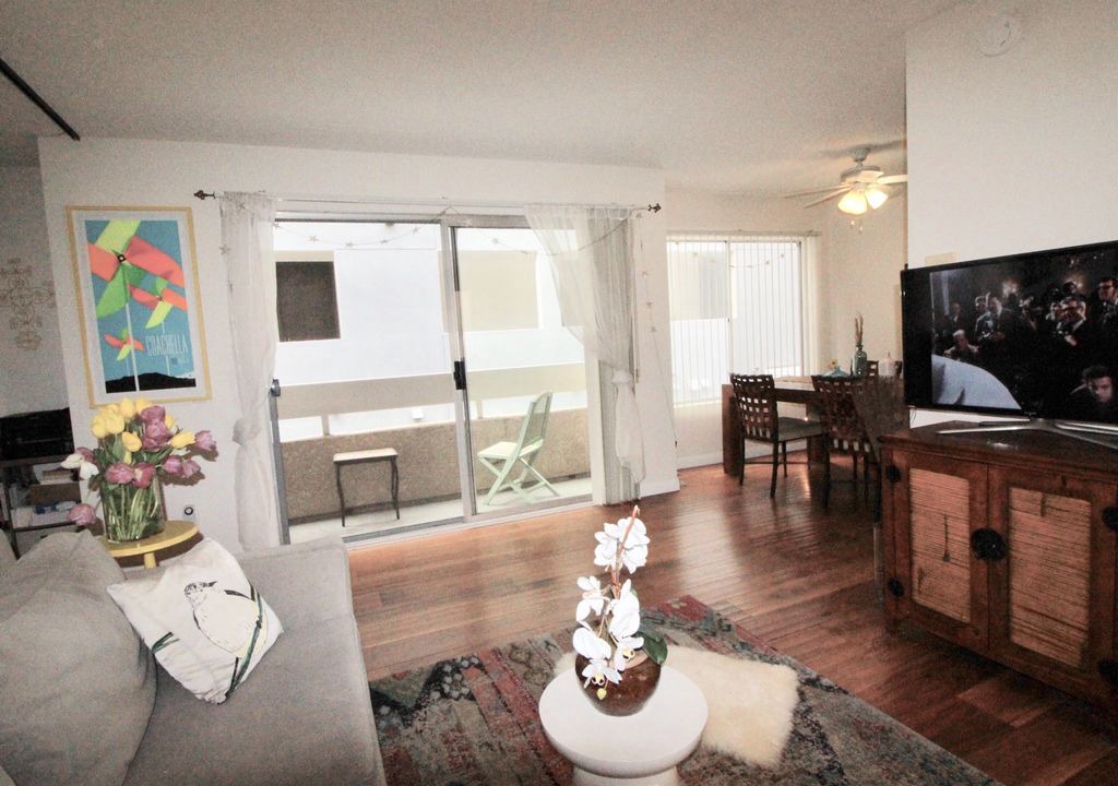 Photo of Livingroom in West Los Angeles