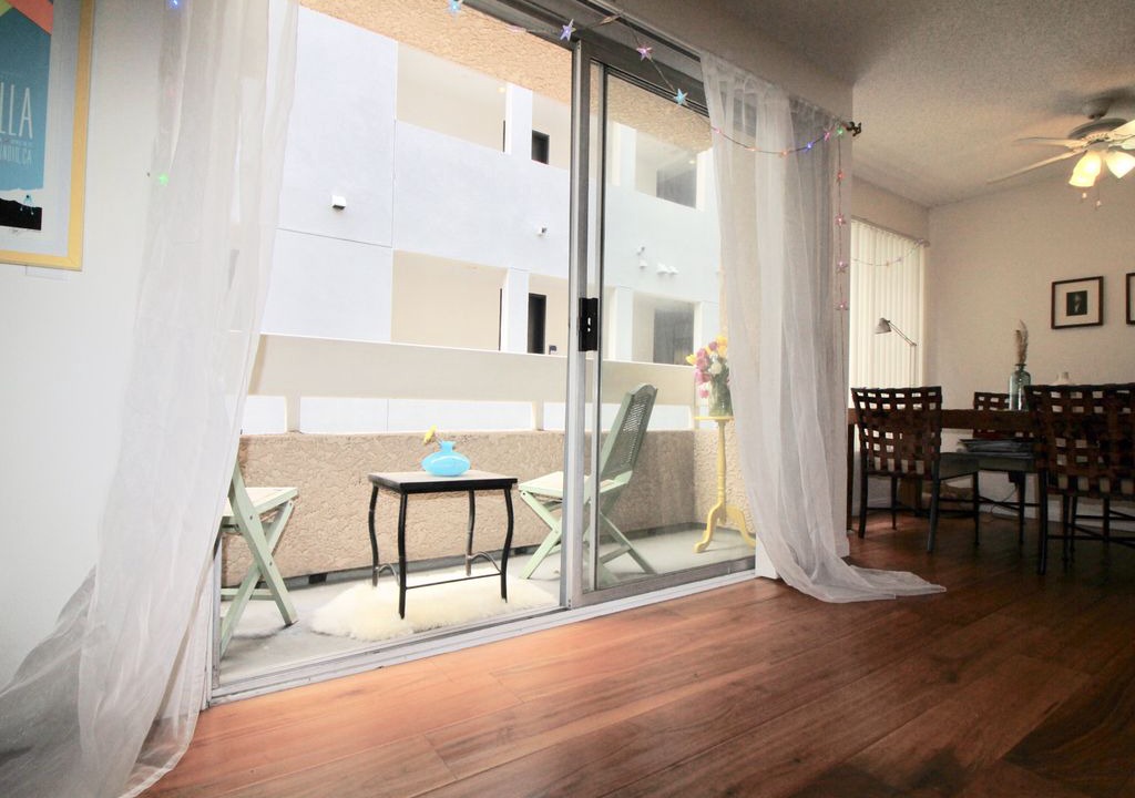 Photo of Livingroom in West Los Angeles