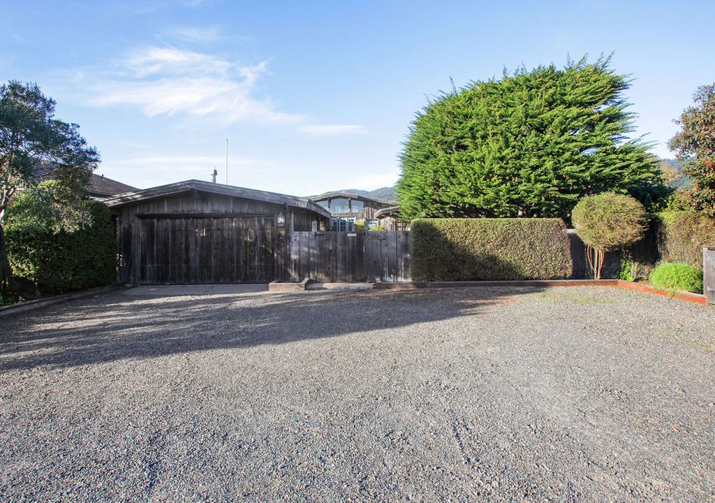 Photo of Buildings in Stinson Beach