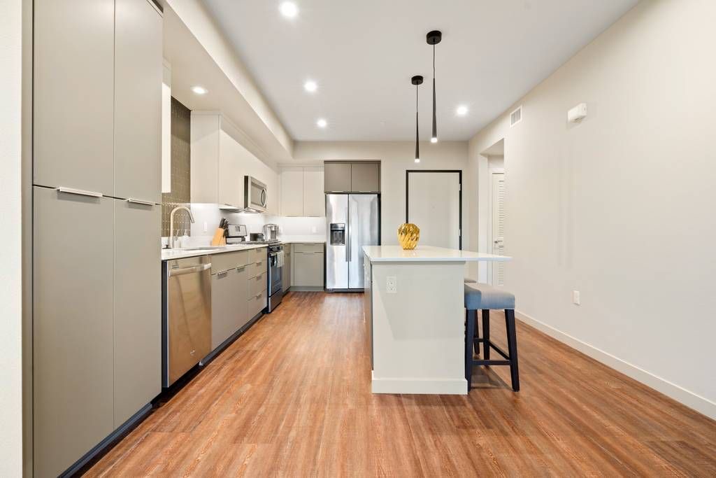 Photo of Kitchen in Platinum Triangle