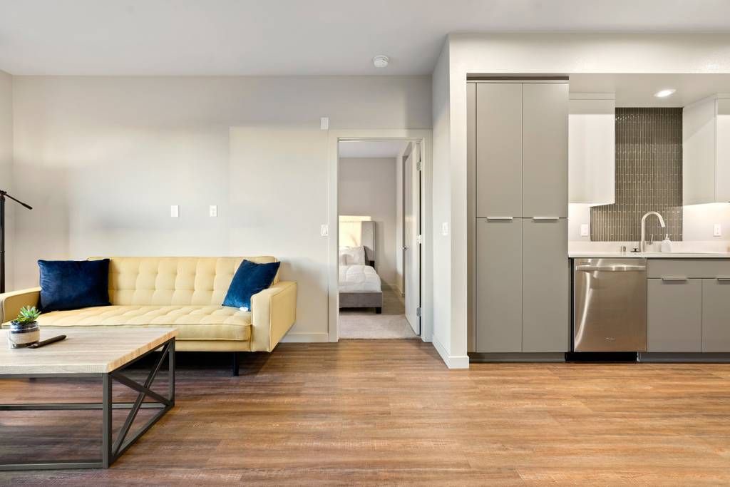Photo of Livingroom in Platinum Triangle