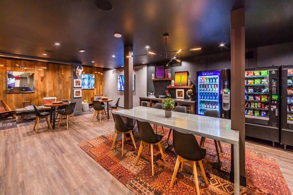 Photo of Livingroom in Platinum Triangle
