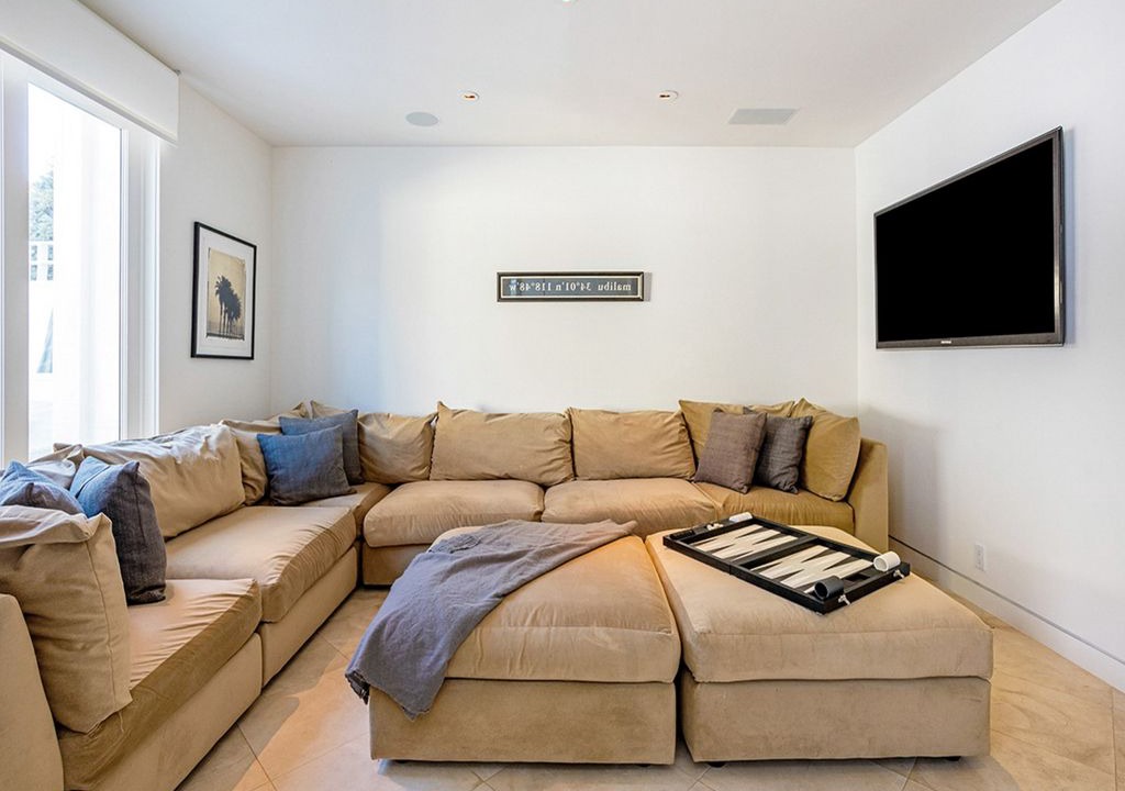 Photo of Livingroom in Central Malibu