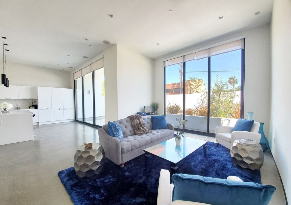 Photo of Livingroom in North of Wilshire