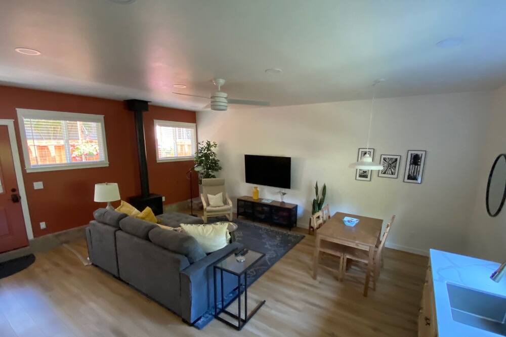 Photo of Livingroom in Felton
