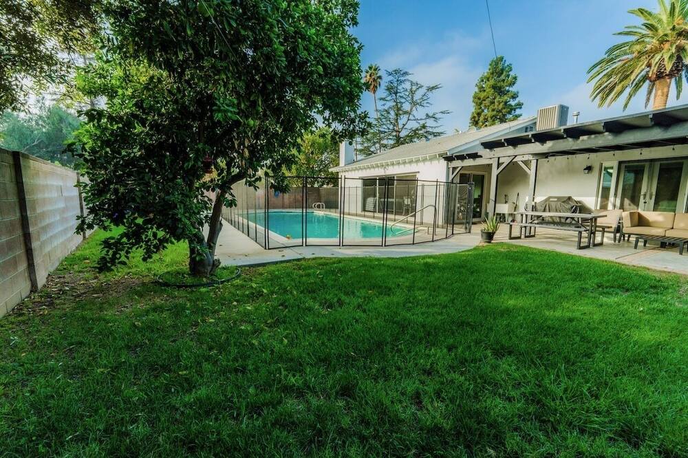 Photo of Outdoor in Canoga Park