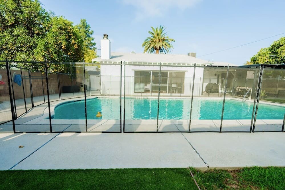 Photo of Outdoor in Canoga Park