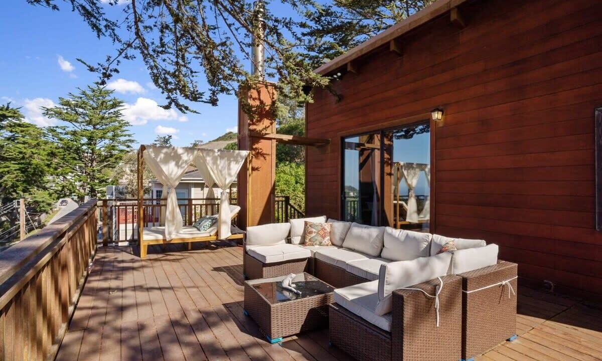 Photo of Patio Balcony in Edgemar - Pacific Manor