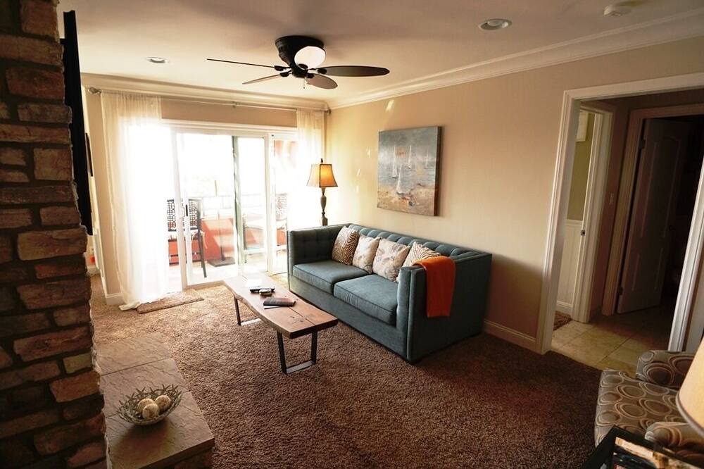 Photo of Livingroom in La Jolla Mesa