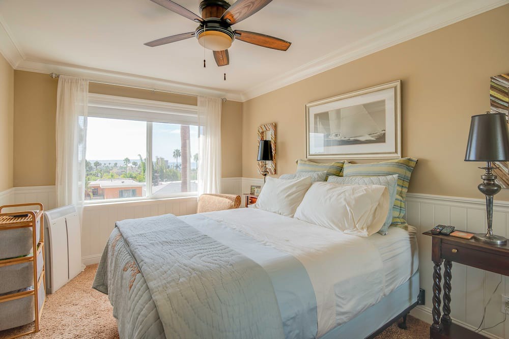 Photo of Bedroom in La Jolla Mesa