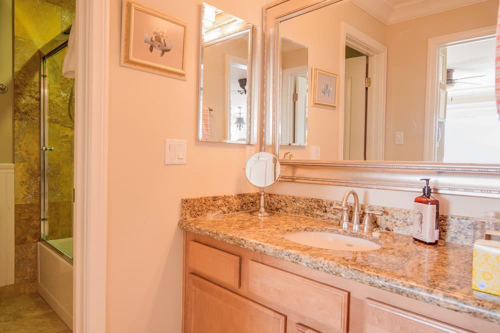 Photo of Bathroom in La Jolla Mesa