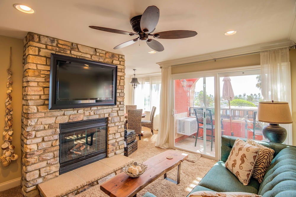 Photo of Livingroom in La Jolla Mesa