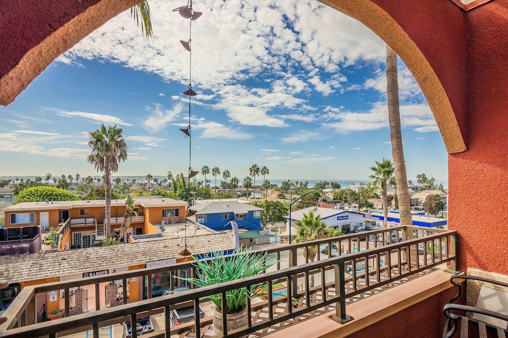 Photo of Patio Balcony in La Jolla Mesa