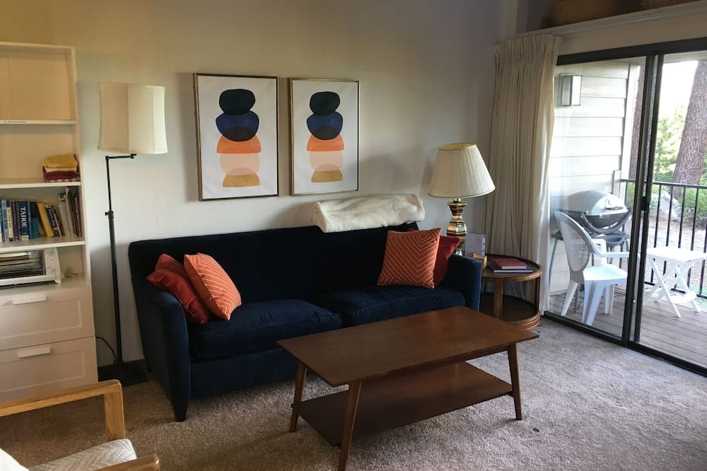 Photo of Livingroom in Carnelian Woods