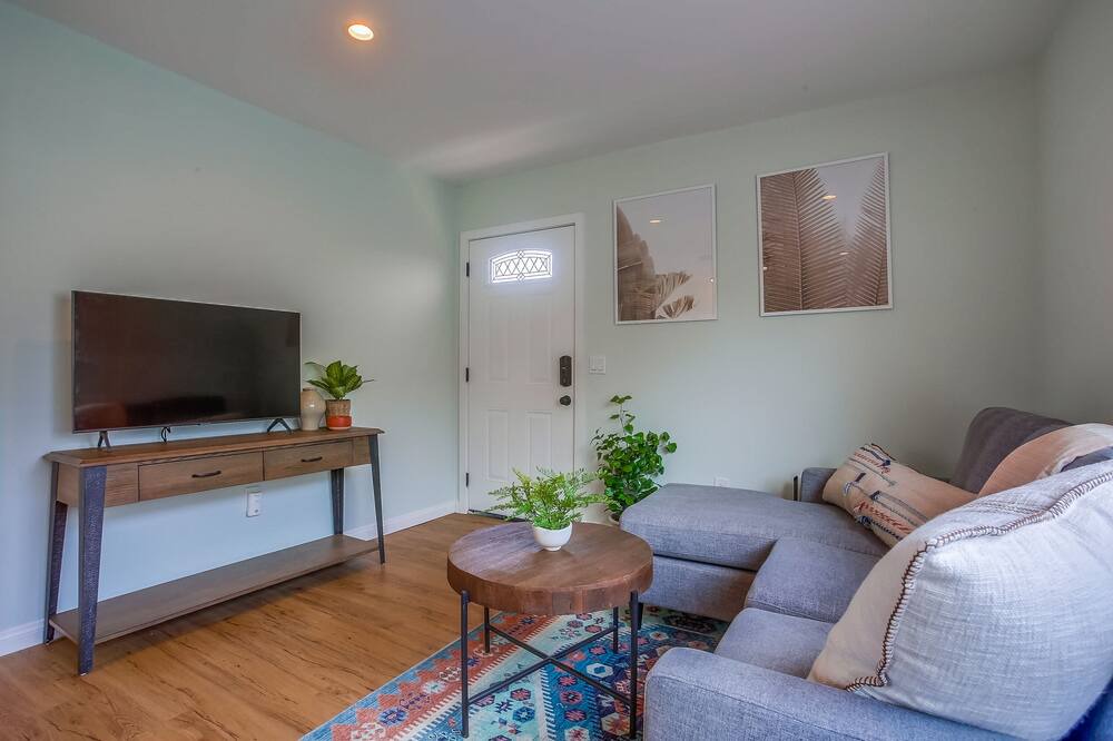Photo of Bedroom in Bay Park