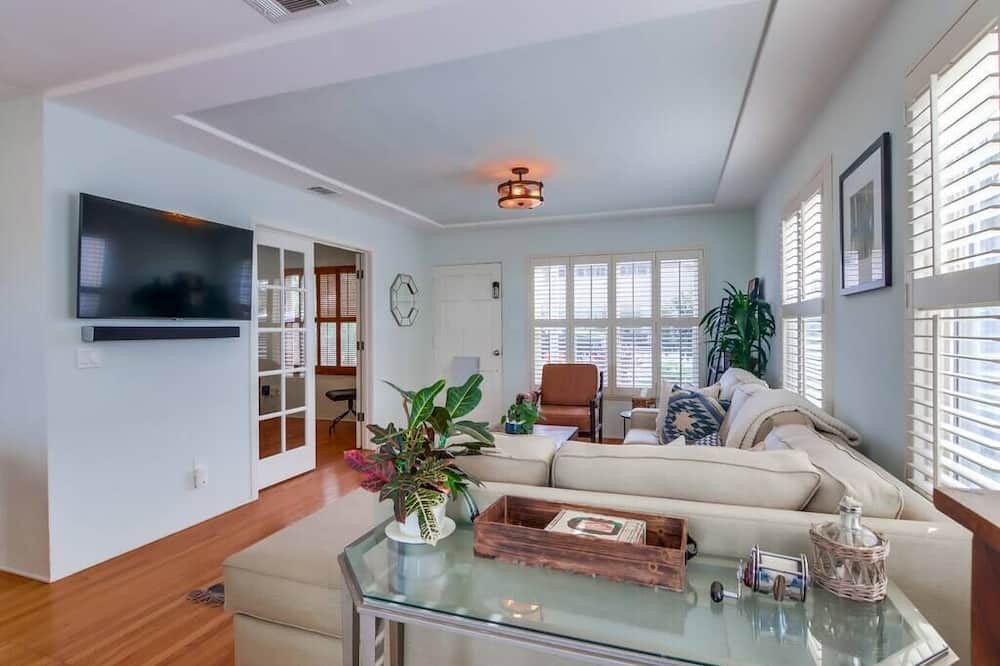 Photo of Bedroom in Bay Park