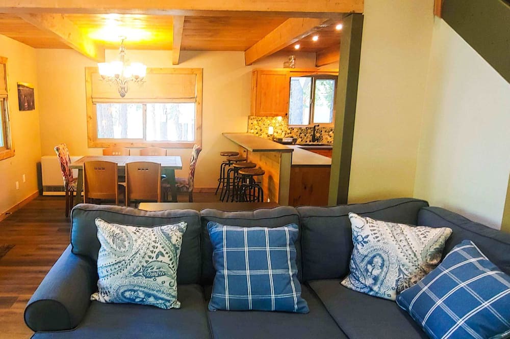 Photo of Livingroom in North Upper Truckee