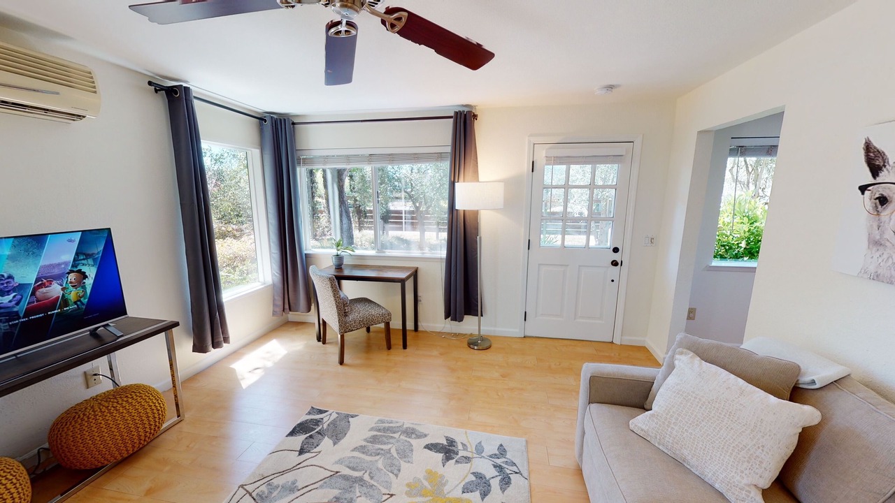 Photo of Livingroom in Windsor