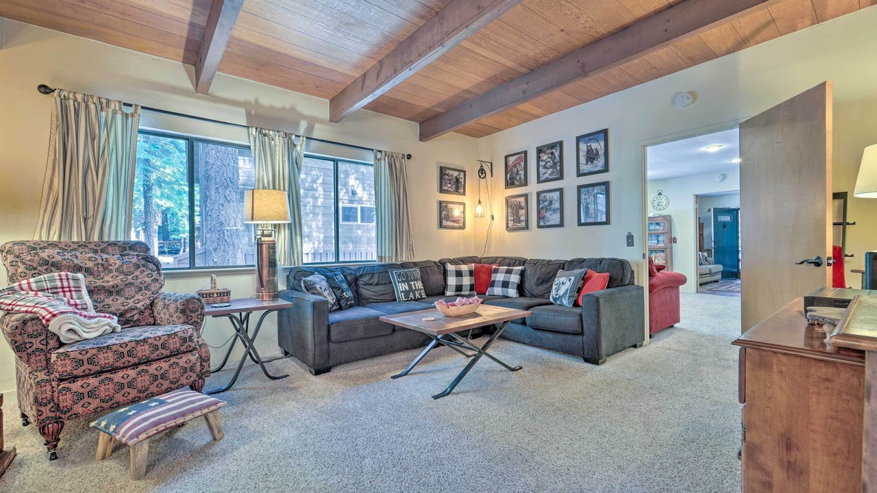 Photo of Livingroom in Donner Lake Woods