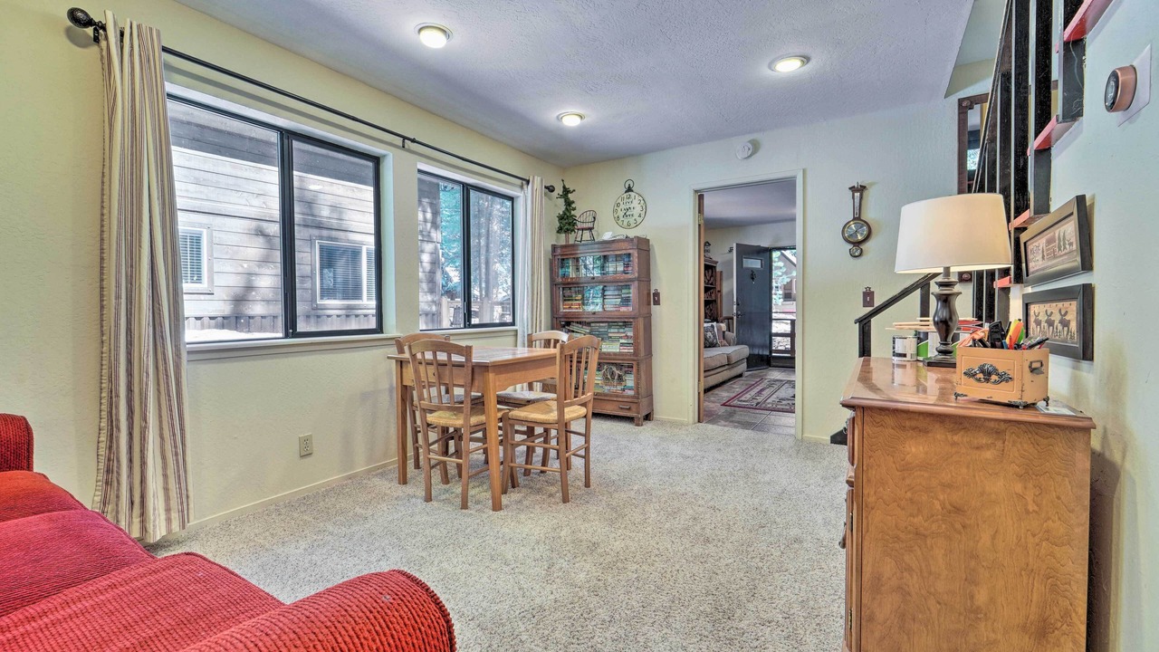 Photo of Livingroom in Donner Lake Woods